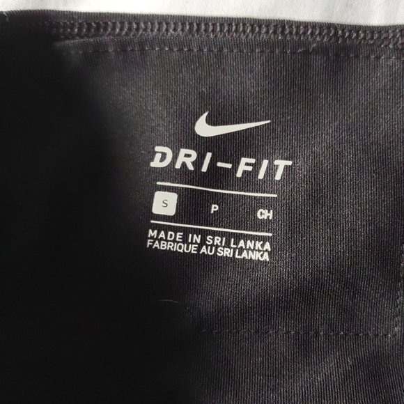Nike Drifit Capri (black) - Picture 3 of 5